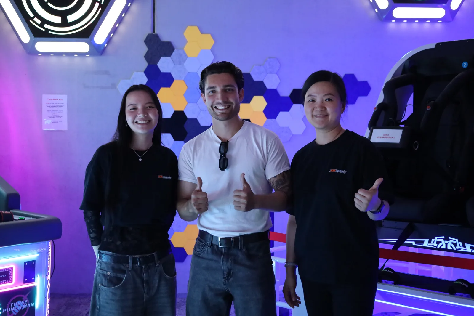 Marcel Matic mit dem Team von K15 Bowling in der VR- und Arcade-Welt